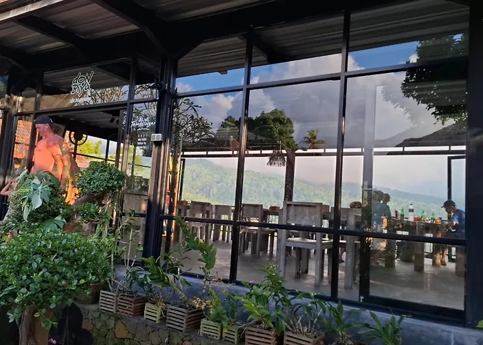 Mini-hôtel Kraras The & Donbiyu Rooftop Rendezvous Restaurant Munduk